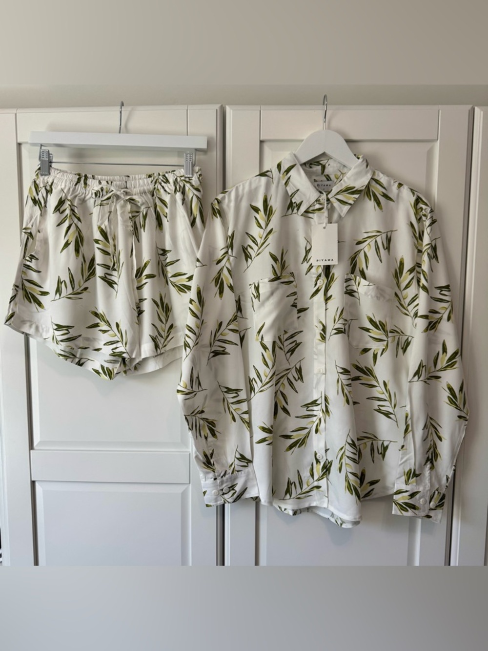 Piyama Maggie Cream Leaf-Print Button-Front Pajama Set Small NWT - Picture 2 of 9